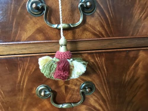 ANTIQUE MAHOGANY CHEST OF DRAWERS - ADDITIONAL PHOTO 10