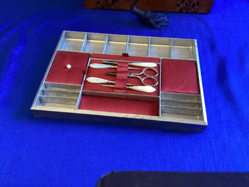 VICTORIAN WALNUT AND PARQUETRY DOMED SEWING BOX - ADDITIONAL PHOTO 7