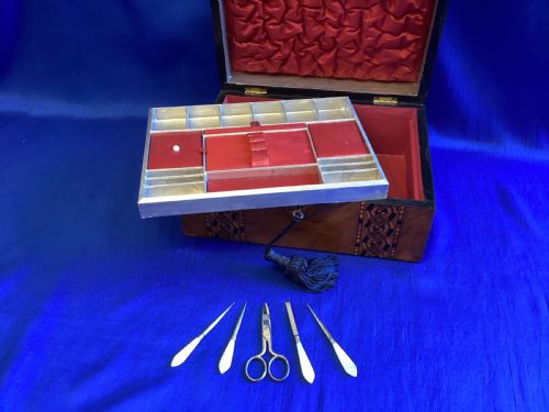 VICTORIAN WALNUT AND PARQUETRY DOMED SEWING BOX - ADDITIONAL PHOTO 8