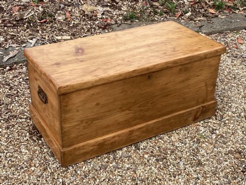 VICTORIAN PINE STORAGE BOX - ADDITIONAL PHOTO 7