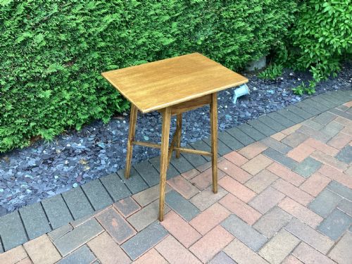 ANTIQUE OAK ARTS AND CRAFTS SIDE TABLE - ADDITIONAL PHOTO 1
