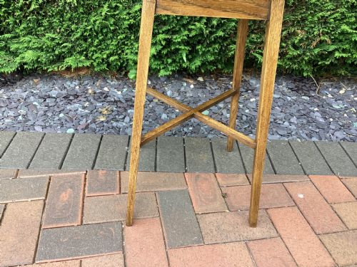 ANTIQUE OAK ARTS AND CRAFTS SIDE TABLE - ADDITIONAL PHOTO 2