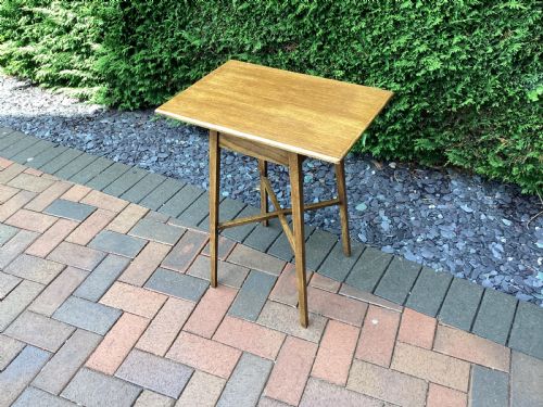 ANTIQUE OAK ARTS AND CRAFTS SIDE TABLE - ADDITIONAL PHOTO 7