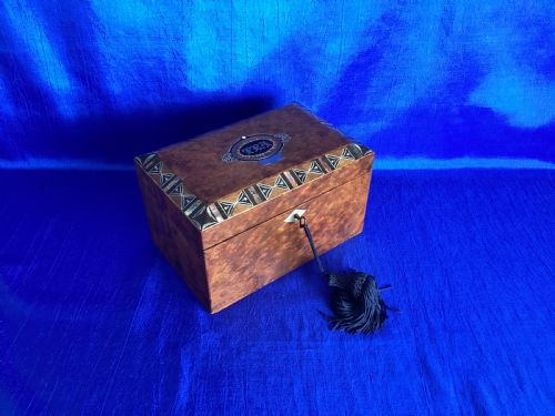 GEORGIAN BURR WALNUT TEA CADDY - ADDITIONAL PHOTO 8