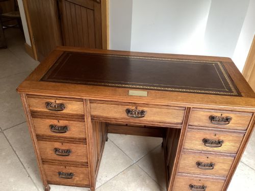EDWARDIAN OAK TWIN PEDESTAL DESK - ADDITIONAL PHOTO 1