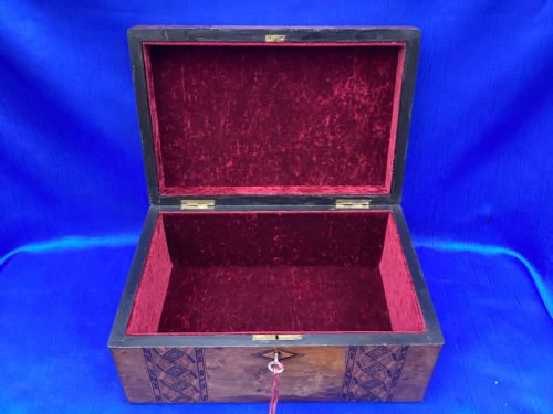 VICTORIAN WALNUT AND PARQUETRY KEEPSAKE BOX - ADDITIONAL PHOTO 4