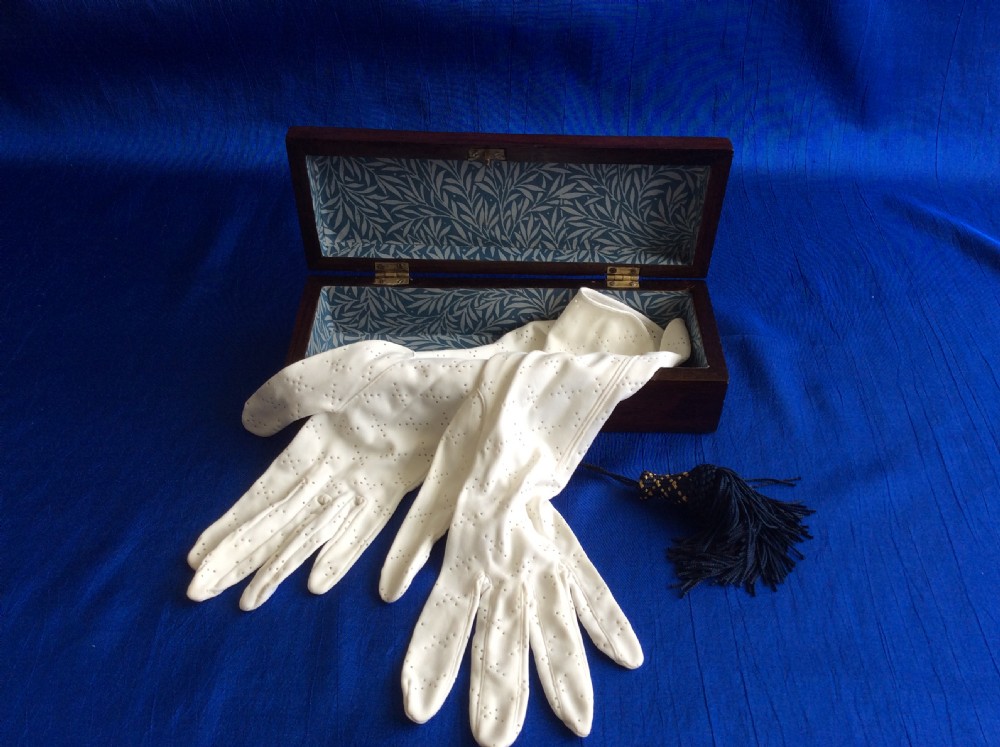 Victorian rosewood and mother of pearl glove box View VIII