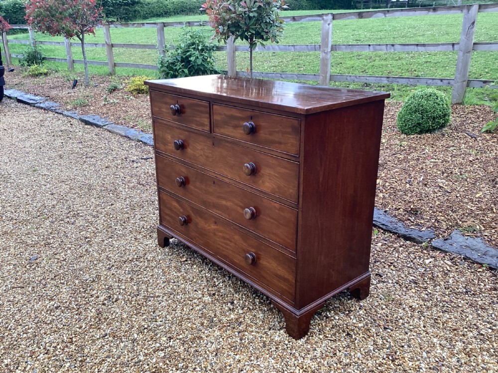 Georgian mahogany chest of drawers View II