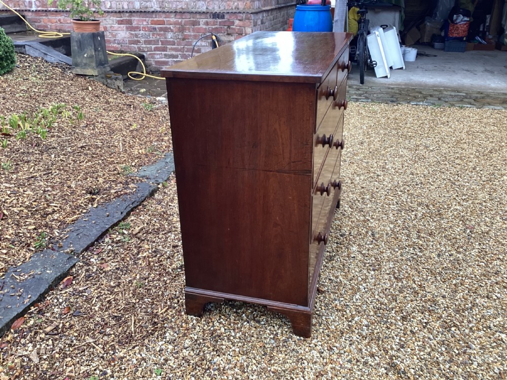 Georgian mahogany chest of drawers View V