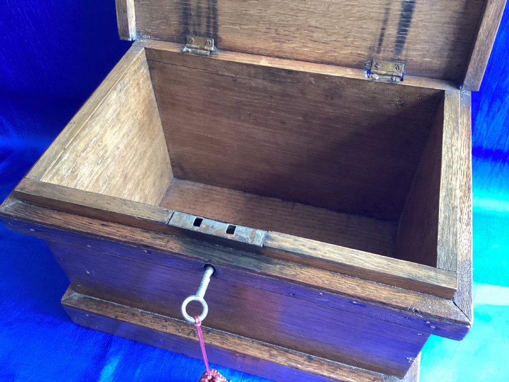 Antique oak keepsake box View IV