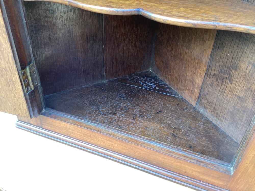 Georgian oak and mahogany corner cupboard View VII