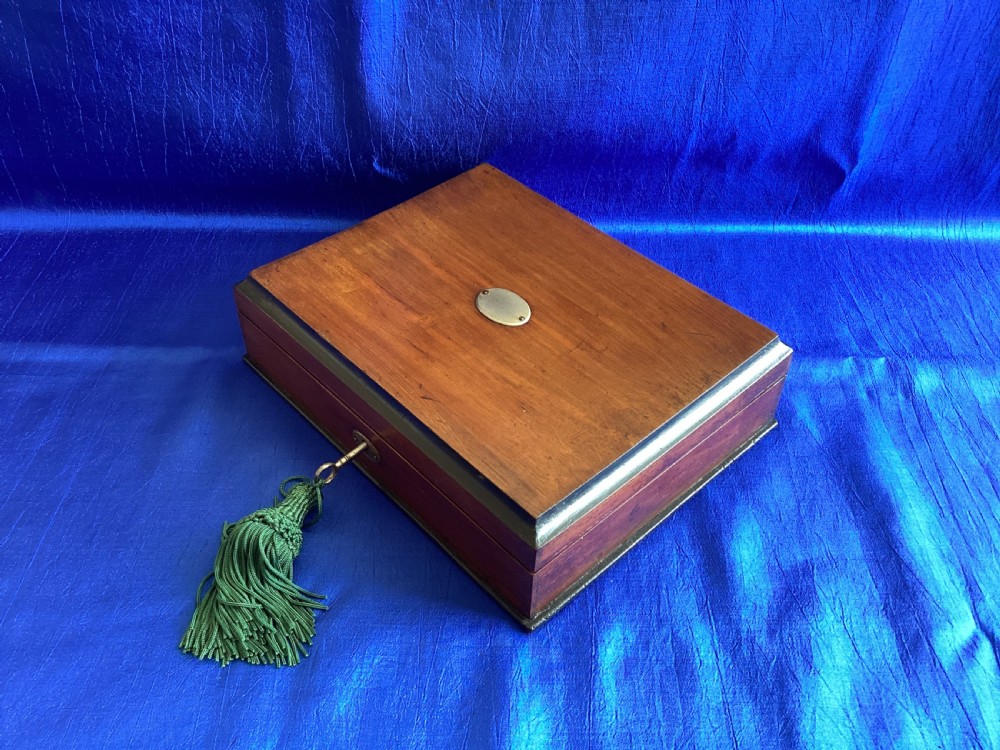 Edwardian walnut ladies travelling writing box View VII