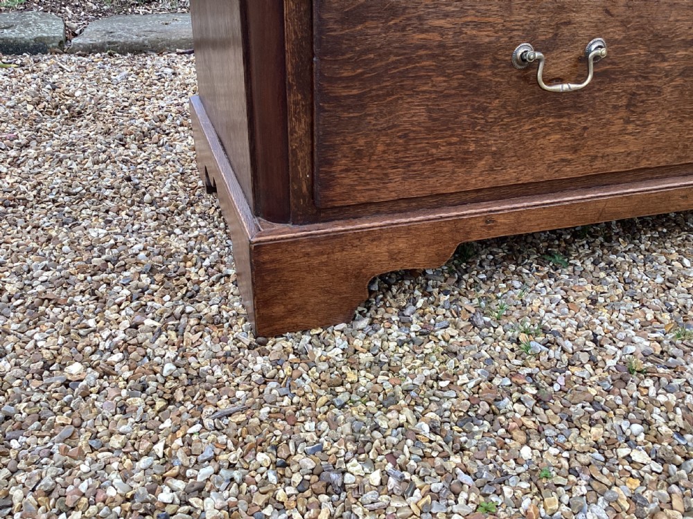Georgian Oak chest of drawers View XVI