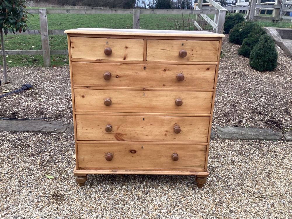 Victorian pine chest of drawers