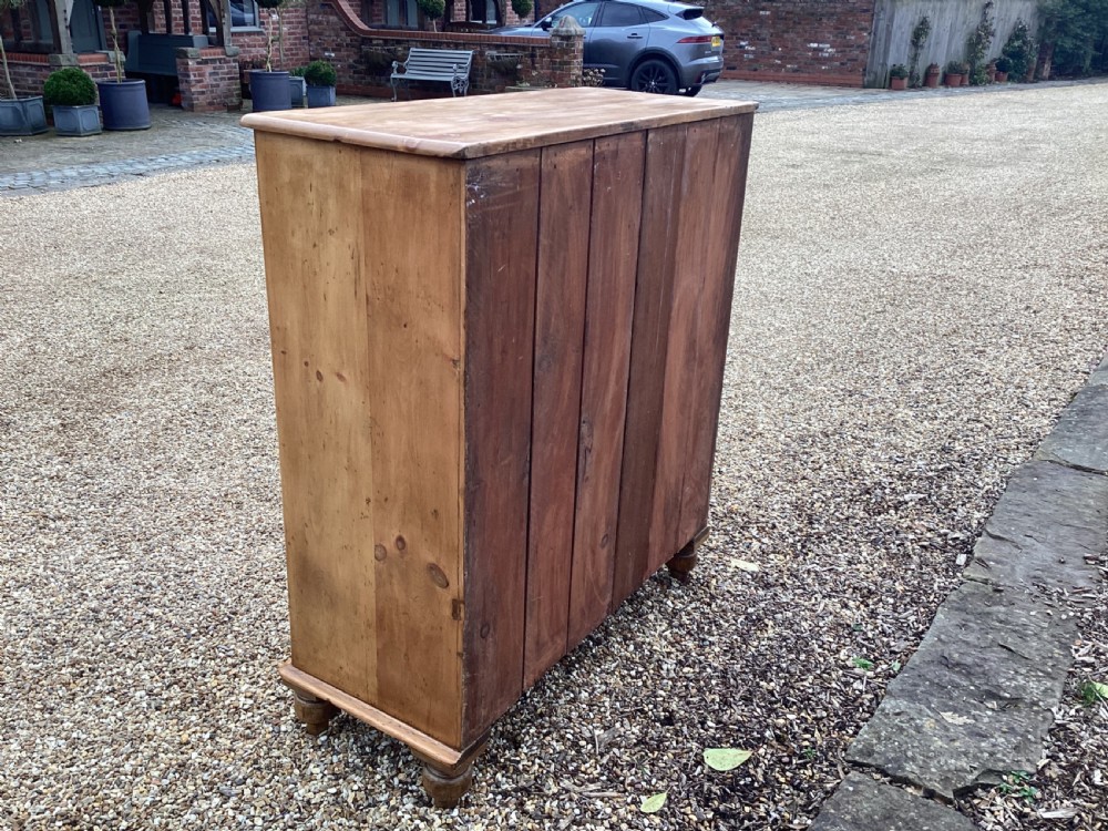 Victorian pine chest of drawers View IV