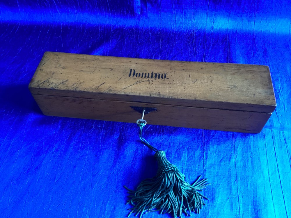 Edwardian set of double nine dominos View III