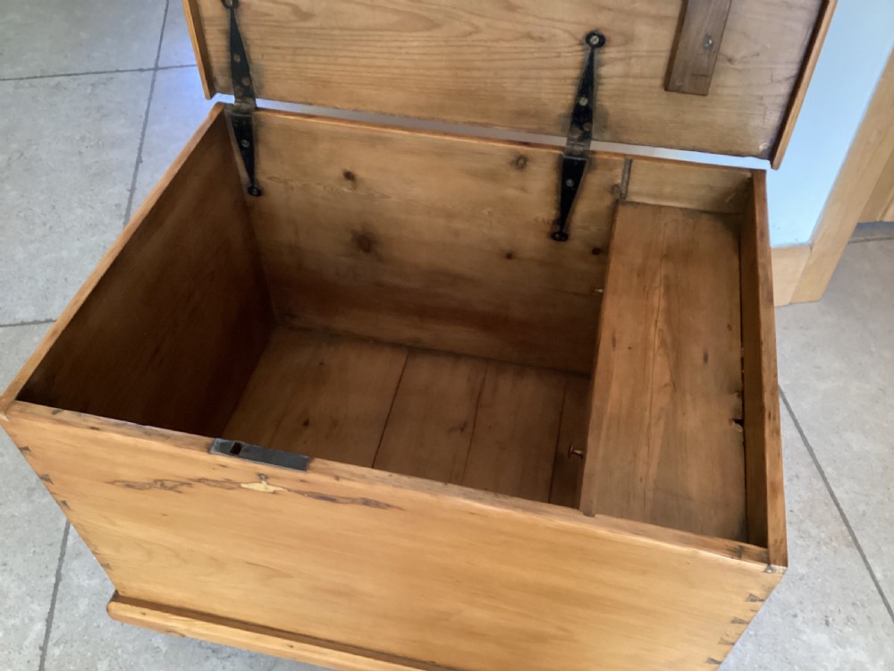 Victorian pine storage box View IV