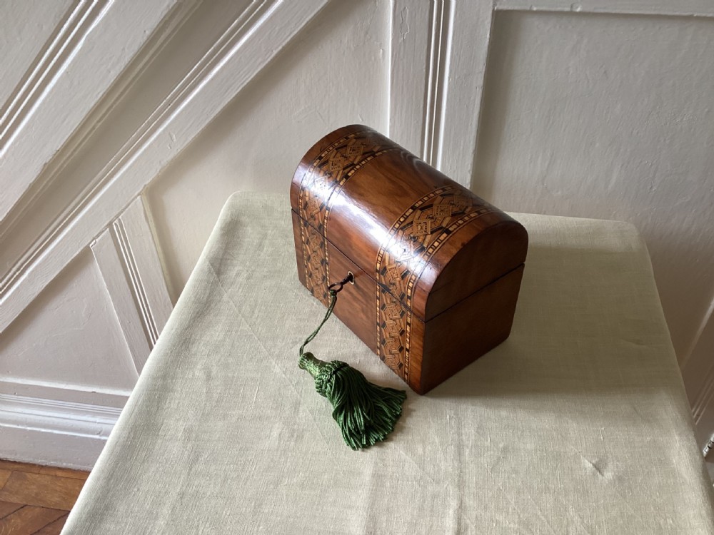 Victorian domed top parquetry and walnut tea caddy


 parquetry tea caddy View II