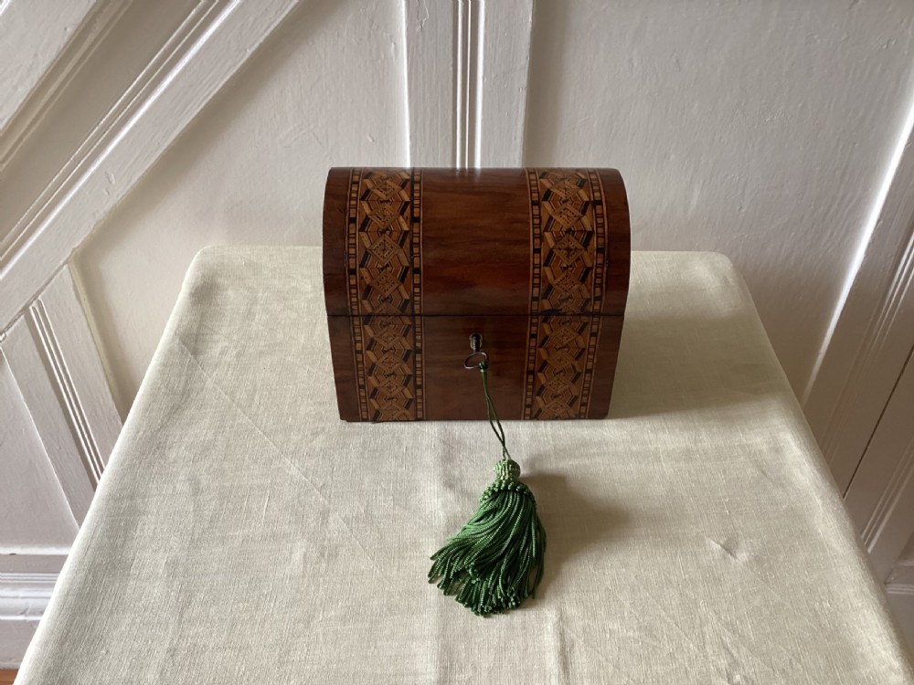 Victorian domed top parquetry and walnut tea caddy


 parquetry tea caddy View IV