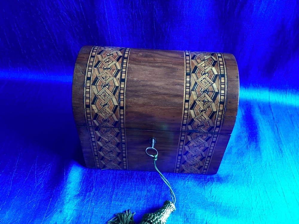 Victorian domed top parquetry and walnut tea caddy


 parquetry tea caddy View VI