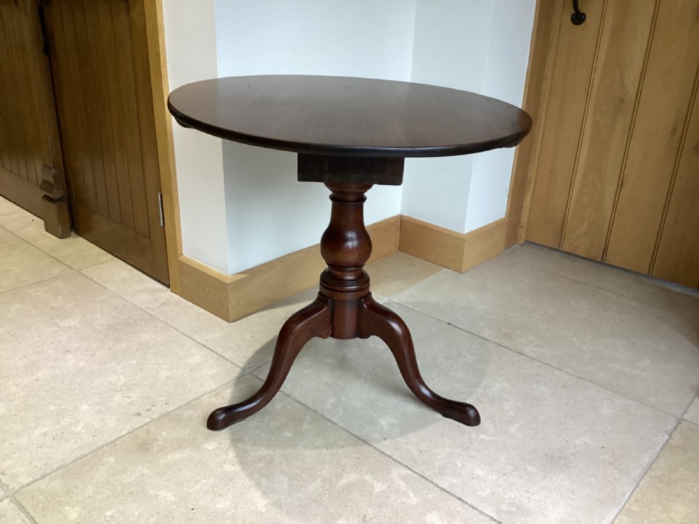 Victorian mahogany tilt top breakfast table 