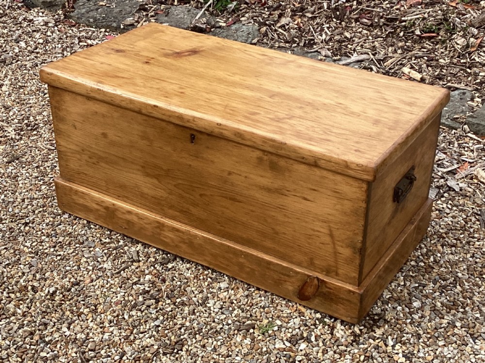 Victorian pine storage box View IV
