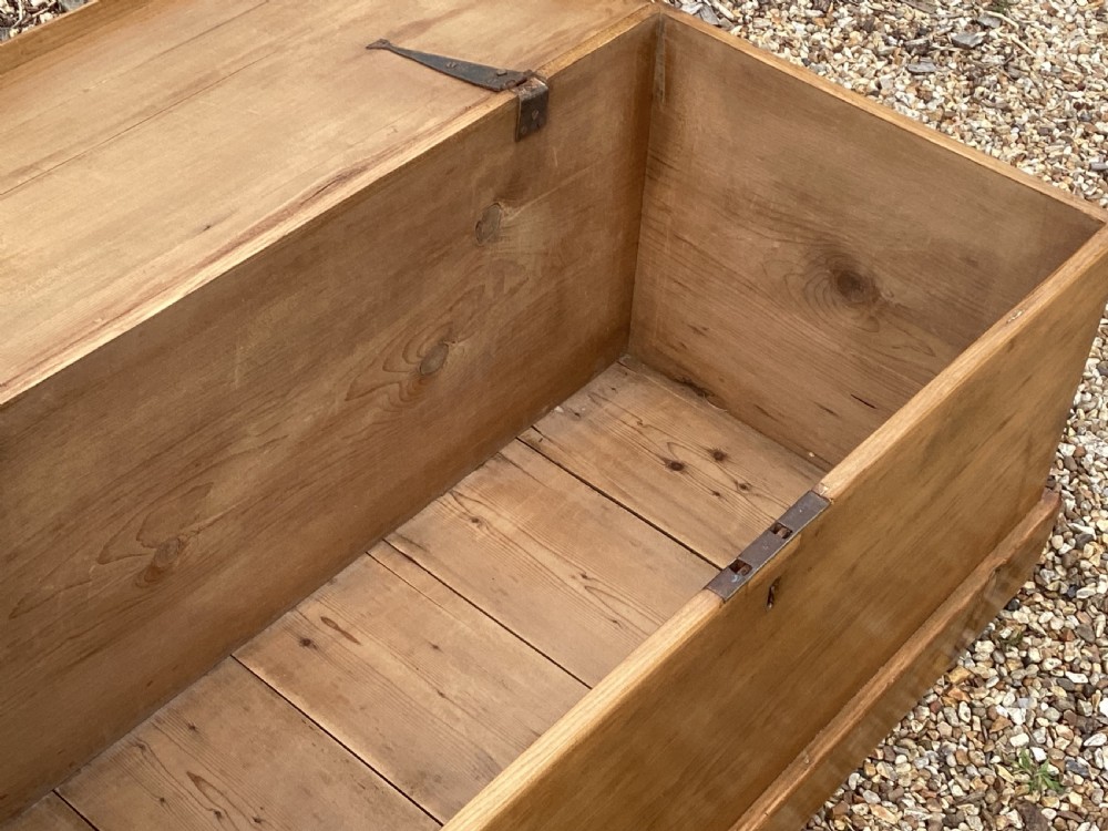 Victorian pine storage box View VI