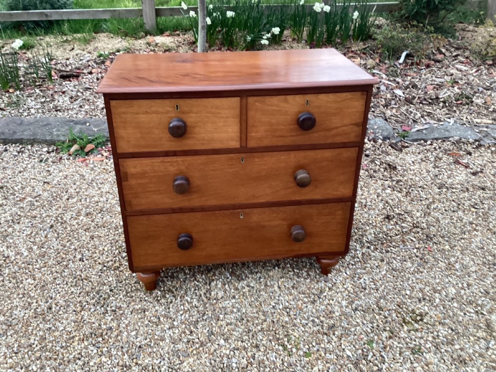 
Victorian walnut chest of drawers

