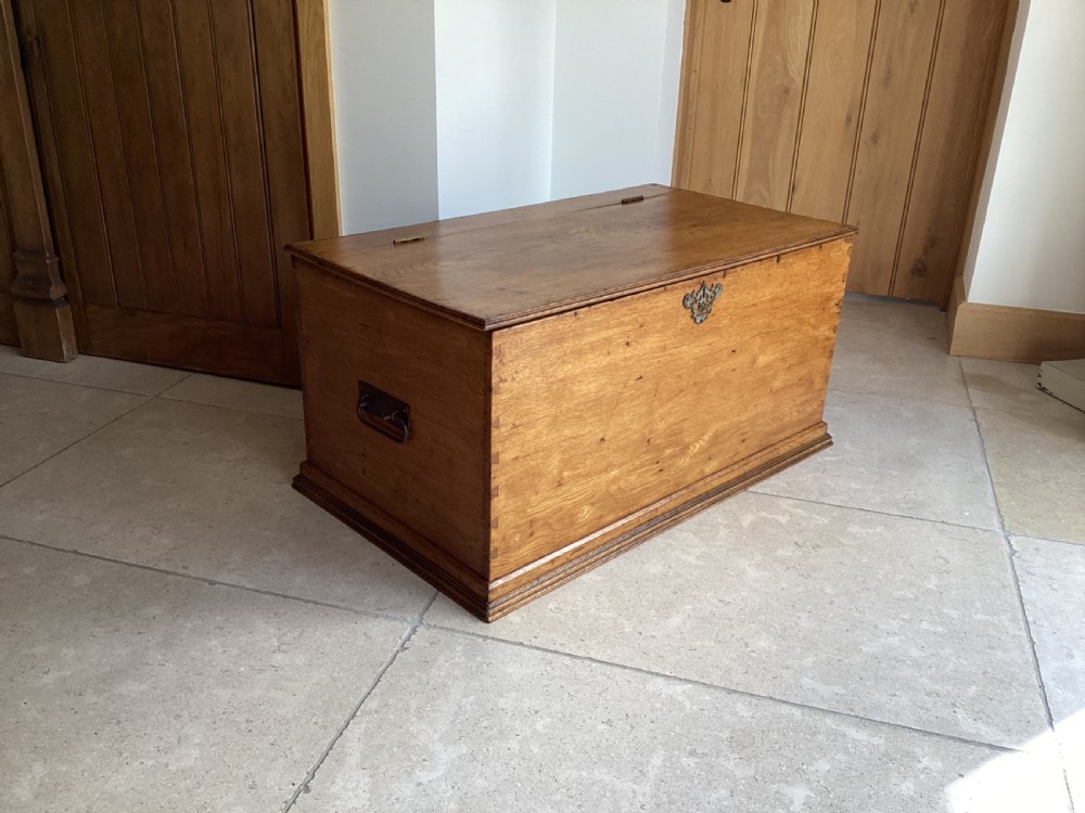 Antique Georgian oak storage box View V