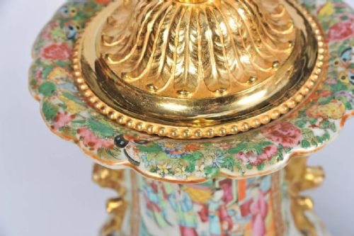 LARGE PAIR OF ANTIQUE ROSE MEDALLION CANTONESE VASES LAMPS - ADDITIONAL PHOTO 8