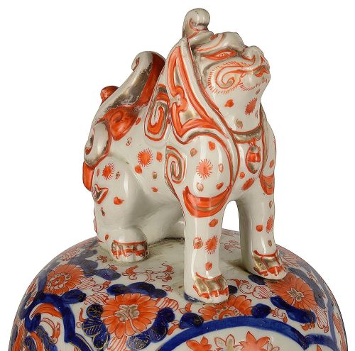 IMPRESSIVE PAIR 19TH CENTURY IMARI LIDDED VASES - ADDITIONAL PHOTO 1