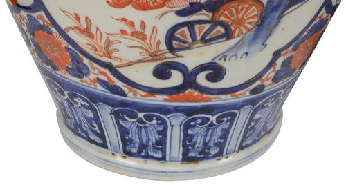 IMPRESSIVE PAIR 19TH CENTURY IMARI LIDDED VASES - ADDITIONAL PHOTO 3