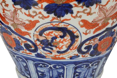 IMPRESSIVE PAIR 19TH CENTURY IMARI LIDDED VASES - ADDITIONAL PHOTO 7