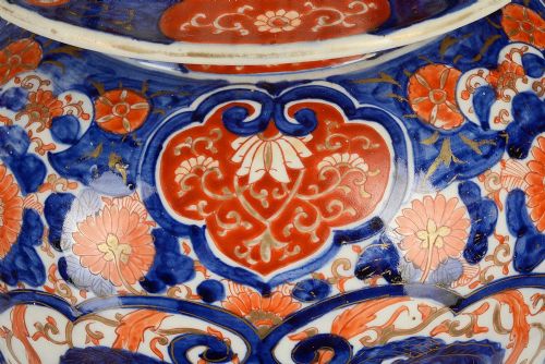 IMPRESSIVE PAIR 19TH CENTURY IMARI LIDDED VASES - ADDITIONAL PHOTO 8