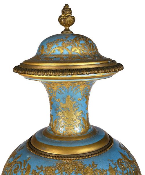 19TH CENTURY SEVRES STYLE LIDDED VASE - ADDITIONAL PHOTO 2