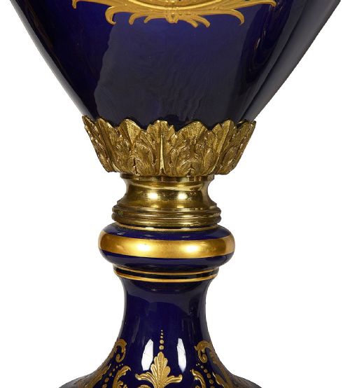 PAIR 19TH CENTURY SEVRES STYLE LIDDED VASES - ADDITIONAL PHOTO 11