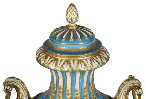PAIR 19TH CENTURY CLASSICAL SEVRES STYLE LIDDED VASES - ADDITIONAL PHOTO 4