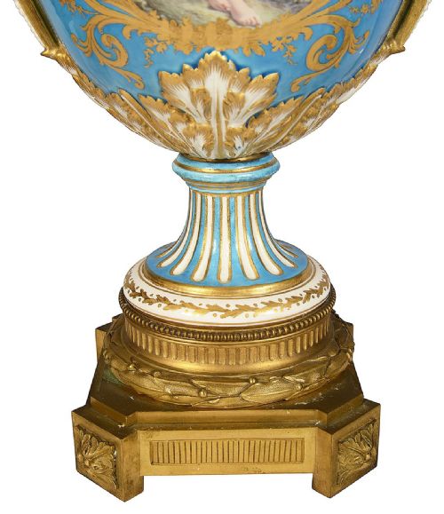 PAIR 19TH CENTURY CLASSICAL SEVRES STYLE LIDDED VASES - ADDITIONAL PHOTO 8