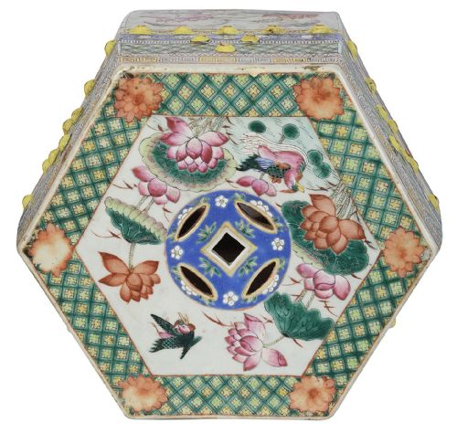 PAIR CHINESE FAMILLE ROSE PORCELAIN GARDEN SEATS CIRCA 1890 - ADDITIONAL PHOTO 1