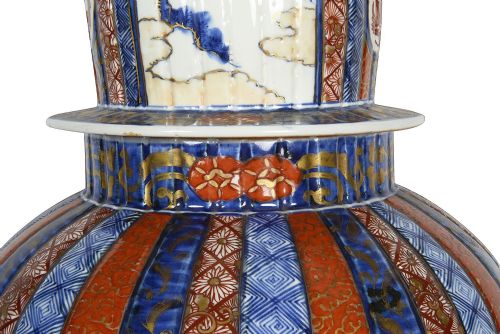 19TH CENTURY JAPANESE LIDDED IMARI VASE - ADDITIONAL PHOTO 3