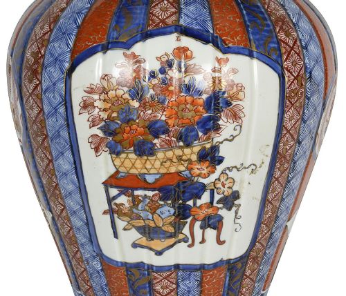 19TH CENTURY JAPANESE LIDDED IMARI VASE - ADDITIONAL PHOTO 4