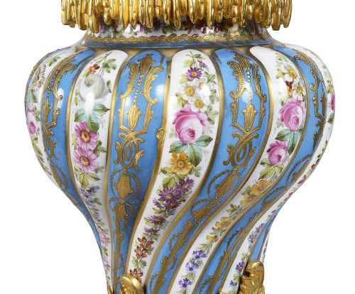 PAIR SEVRES STYLE PORCELAIN LIDDED VASES C19TH - ADDITIONAL PHOTO 3