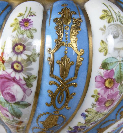 PAIR SEVRES STYLE PORCELAIN LIDDED VASES C19TH - ADDITIONAL PHOTO 7