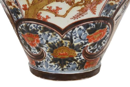 PAIR OF 18TH CENTURY JAPANESE IMARI LIDDED VASES - ADDITIONAL PHOTO 7