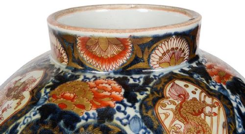 PAIR OF 18TH CENTURY JAPANESE IMARI LIDDED VASES - ADDITIONAL PHOTO 9