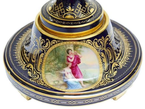 LARGE PAIR OF 19TH CENTURY VIENNA PORCELAIN URNS - ADDITIONAL PHOTO 5