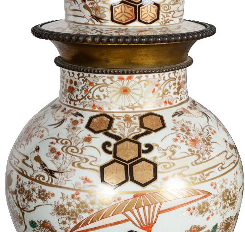 IMPRESSIVE PAIR OF LARGE ARITA IMARI LIDDED VASES CIRCA 1680 - ADDITIONAL PHOTO 3