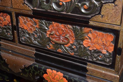 LATE 19TH CENTURY CHINOISERIE CARVED LACQUER CABINET ON STAND - ADDITIONAL PHOTO 8