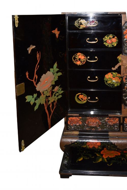 LATE 19TH CENTURY CHINOISERIE CARVED LACQUER CABINET ON STAND - ADDITIONAL PHOTO 10