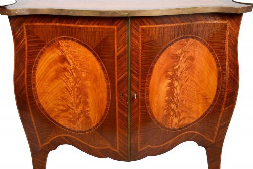 PAIR SHERATON REVIVAL SERPENTINE COMMODES CIRCA 1920 - ADDITIONAL PHOTO 2